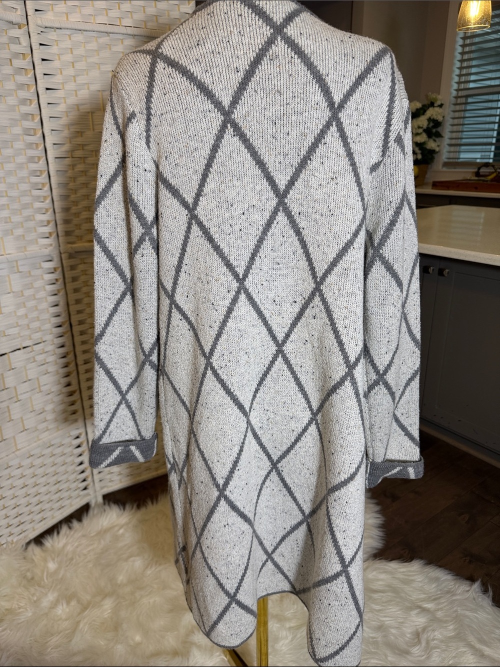 Open-Front Gray & White Diamond Knit Cardigan - Picture 4 of 6